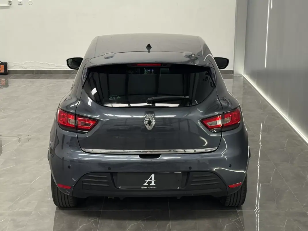 Renault Clio 2017 - 10990 EUR, 110000 km - 110000km - foto 6 de 14