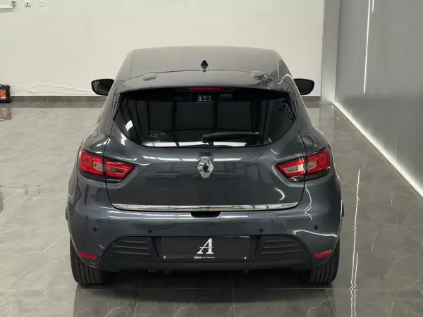 Renault Clio 2017 - 10990 EUR, 110000 km - AUTO.MOTO.pt - 110000km - foto 6 de 14