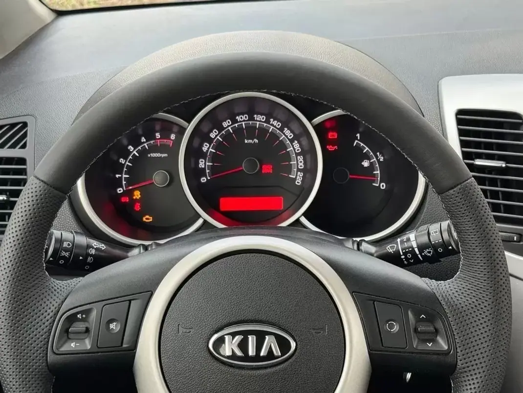 Kia Venga 2013 - 7950 EUR, 80000 km - 80000km - foto 15 de 24