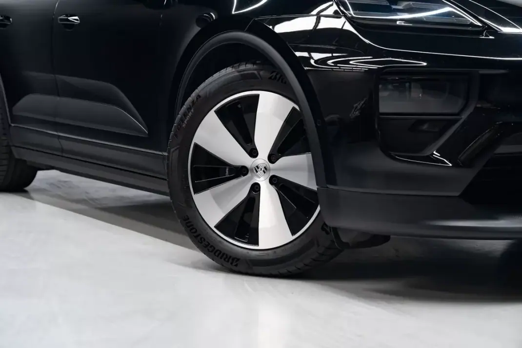 Porsche Macan 2025 - 74950 EUR, 22000 km - 22000km - foto 4 de 55