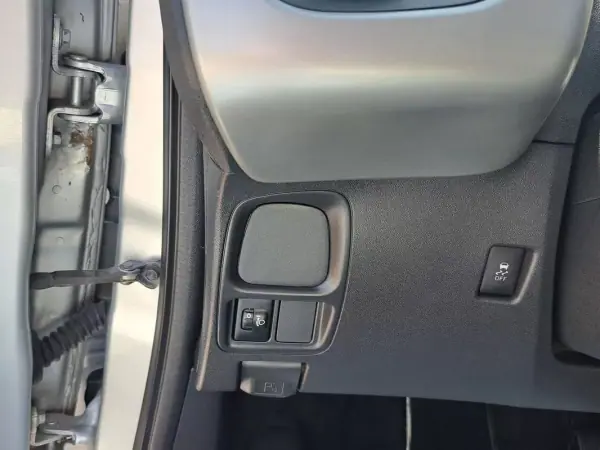 Citroën C1 2018 - 9500 EUR, 80000 km - AUTO.MOTO.pt - 80000km - foto 32 de 39