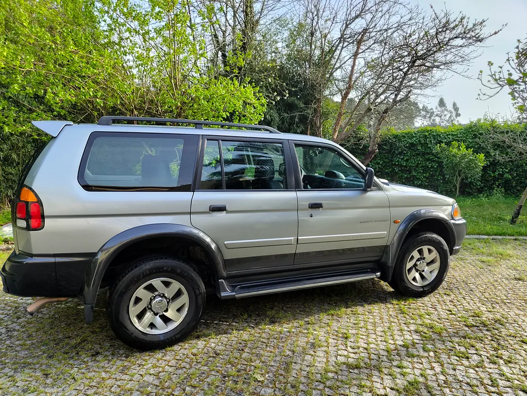 Mitsubishi Pajero 2000 - 10000 EUR, 350000 km - AUTO.MOTO.pt - 350000km - foto 1 de 7