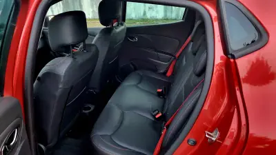 Renault Clio 2014 - 17700 EUR, 146000 km - AUTO.MOTO.pt - 146000km - foto 12 de 23