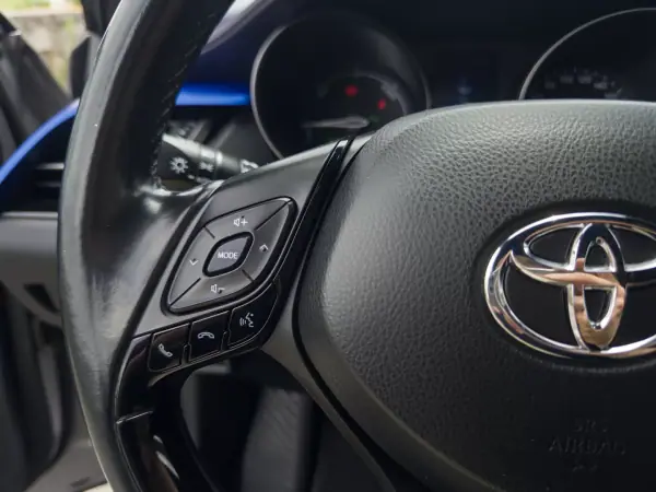 Toyota C-HR 2018 - 21990 EUR, 100000 km - AUTO.MOTO.pt - 100000km - foto 22 de 45