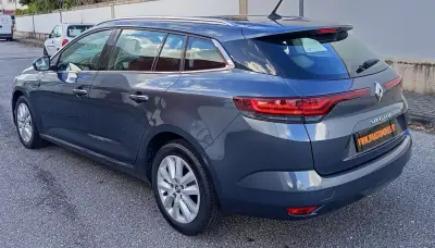 Renault Mégane 2022 - 14990 EUR, 112100 km - AUTO.MOTO.pt - 112100km - foto 7 de 17