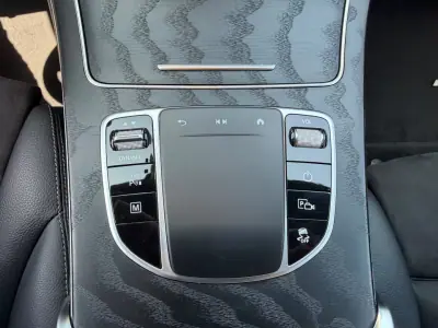 Mercedes-Benz GLC 300 2021 - 49900 EUR, 78000 km - AUTO.MOTO.pt - 78000km - foto 11 de 15