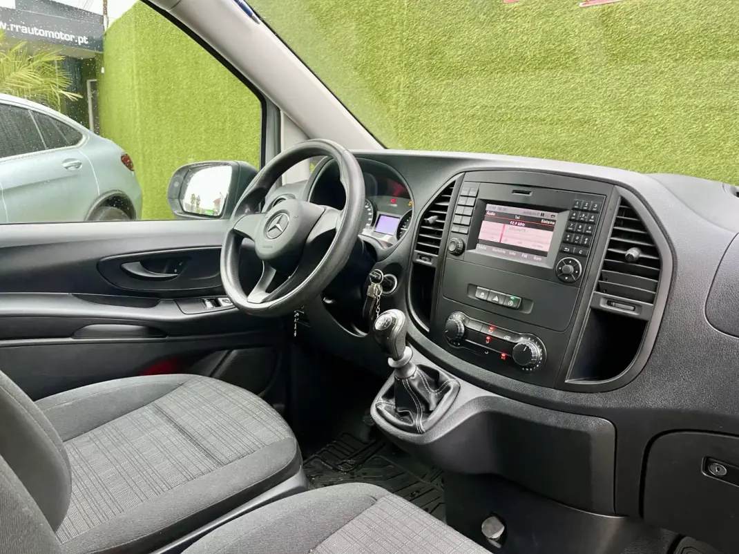 Mercedes-Benz Vito 114 CDi 3 lugares 2019 - 23900 EUR, 69000 km - AUTO.MOTO.pt - 69000km - foto 8 de 14