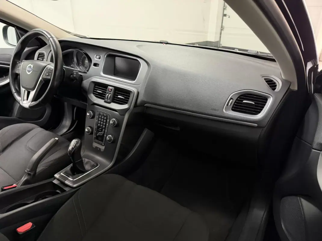 Volvo V40 2015 - 10990 EUR, 187405 km - AUTO.MOTO.pt - 187405km - foto 10 de 18