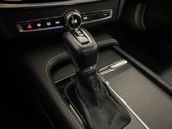 Volvo V90 Cross Country 2017 - 23500 EUR, 213000 km - AUTO.MOTO.pt - 213000km - foto 35 de 44