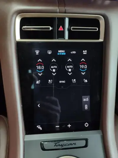 Porsche Taycan 2020 - 61500 EUR, 54000 km - AUTO.MOTO.pt - 54000km - foto 32 de 37