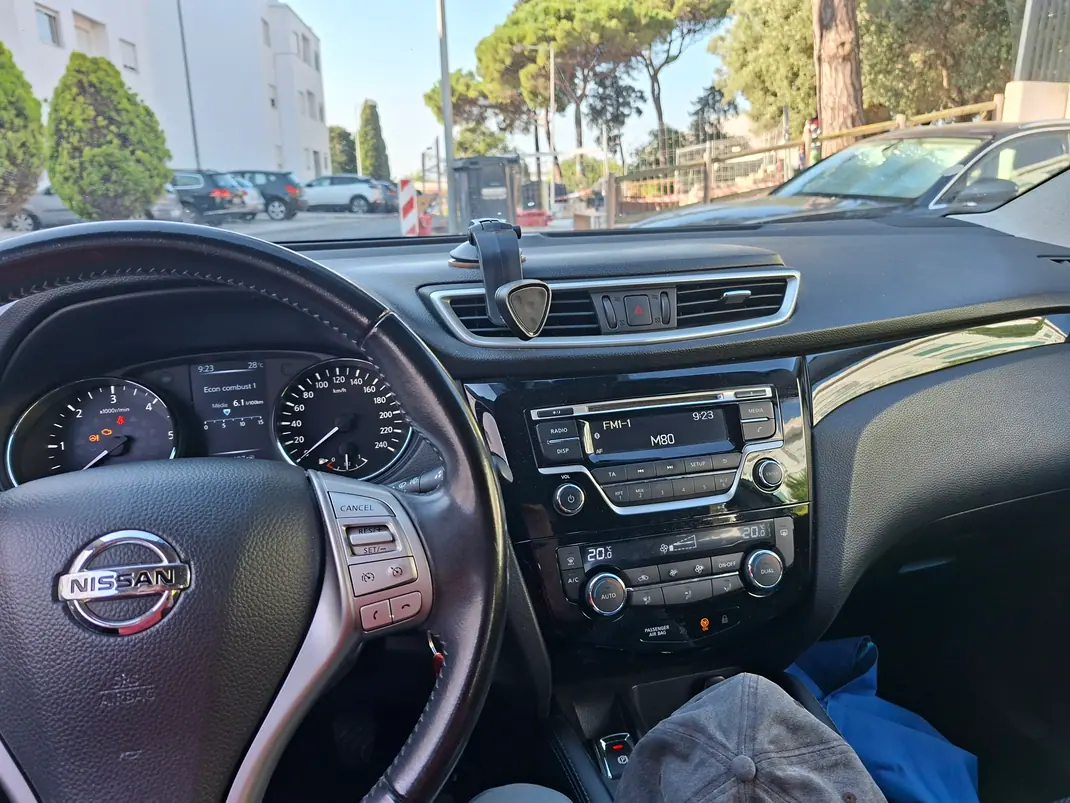 Nissan Qashqai 2016 - 18500 EUR, 77000 km - AUTO.MOTO.pt - 77000km - foto 2 de 12