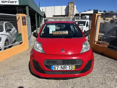Peugeot 107 2013 - 5900 EUR, 101788 km - AUTO.MOTO.pt - 101788km - foto 4 de 9