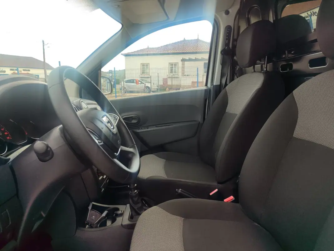 Dacia Dokker 2020 - 10900 EUR, 61000 km - AUTO.MOTO.pt - 61000km - foto 6 de 20