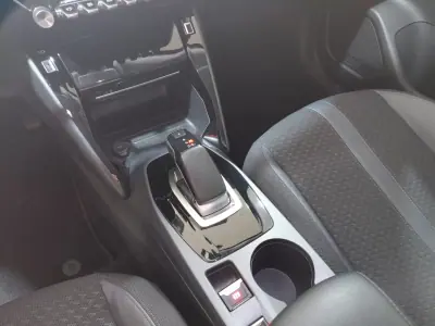 Peugeot e-2008 2020 - 16800 EUR, 98000 km - AUTO.MOTO.pt - 98000km - foto 18 de 23