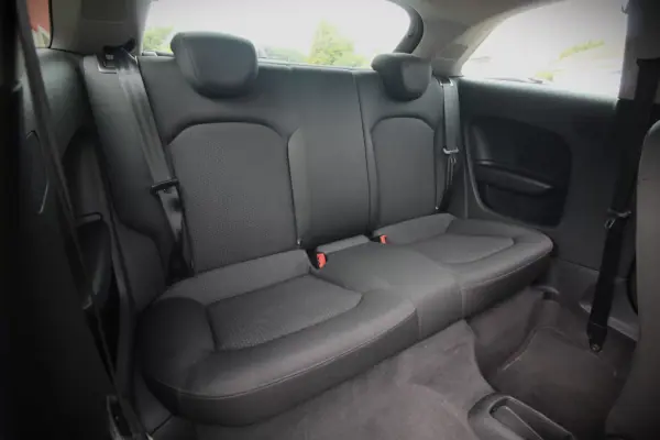 Audi A1 2011 - 11450 EUR, 136350 km - AUTO.MOTO.pt - 136350km - foto 20 de 26