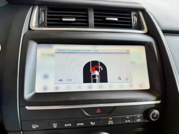 Jaguar E-Pace 2018 - 27990 EUR, 120110 km - AUTO.MOTO.pt - 120110km - foto 14 de 32