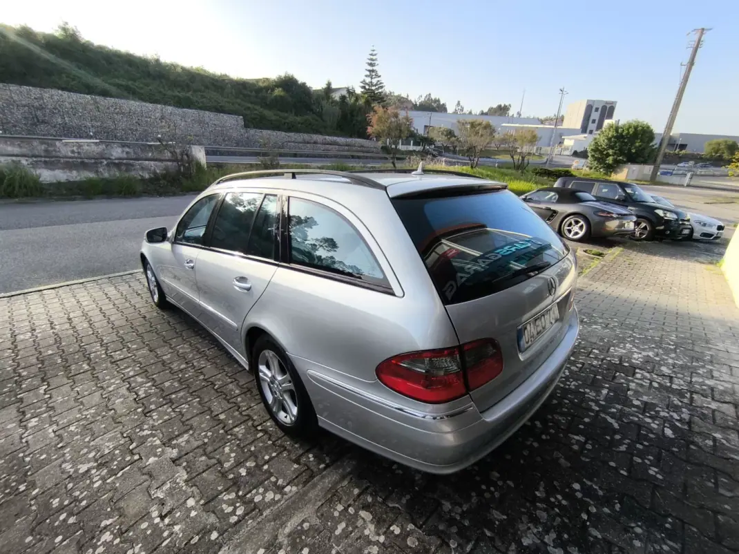 Mercedes-Benz E 220 2007 - 9900 EUR, 325000 km - AUTO.MOTO.pt - 325000km - foto 3 de 9