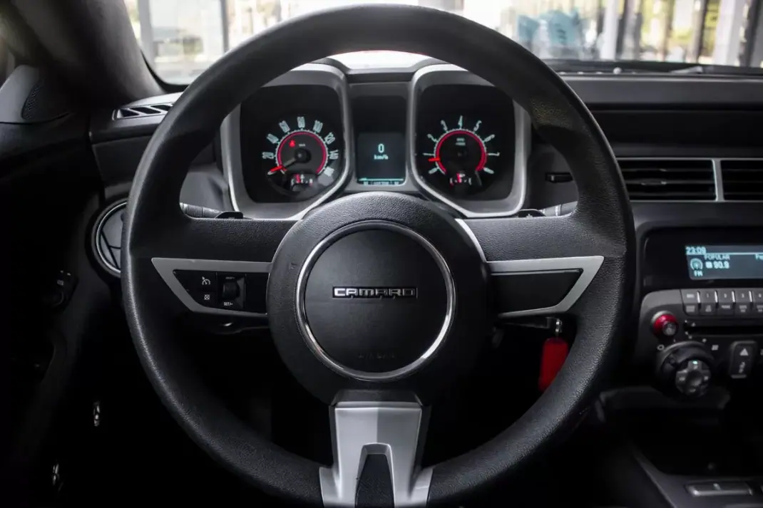 Chevrolet Camaro 2010 - 43900 EUR, 105710 km - AUTO.MOTO.pt - 105710km - foto 14 de 32