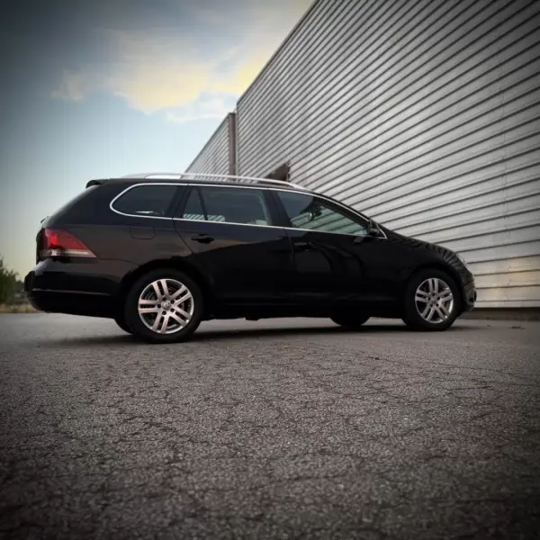 Volkswagen Golf Variant 2009 - 6500 EUR, 214000 km - AUTO.MOTO.pt - 214000km - foto 5 de 11