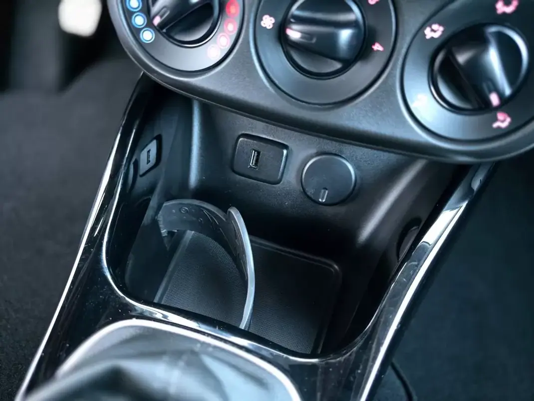 Opel Adam 2019 - 11900 EUR, 38000 km - AUTO.MOTO.pt - 38000km - foto 24 de 36