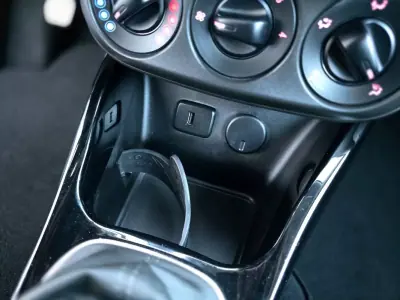 Opel Adam 2019 - 11900 EUR, 38000 km - AUTO.MOTO.pt - 38000km - foto 24 de 36