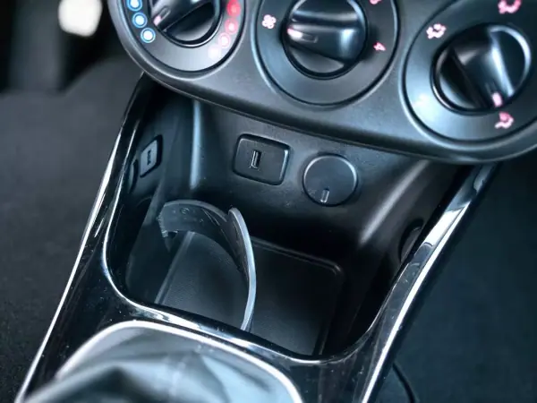 Opel Adam 2019 - 10900 EUR, 38000 km - AUTO.MOTO.pt - 38000km - foto 24 de 36