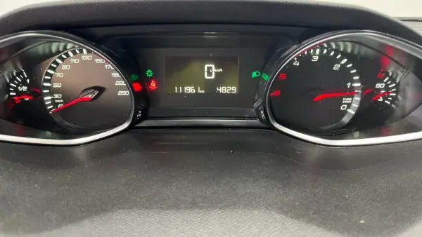 Peugeot 308 SW 2016 - 11890 EUR, 111000 km - AUTO.MOTO.pt - 111000km - foto 10 de 12