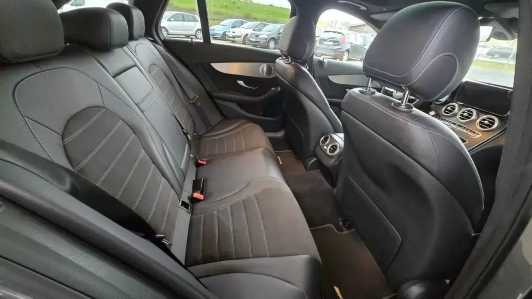 Mercedes-Benz C 300 2021 - 27900 EUR, 186885 km - AUTO.MOTO.pt - 186885km - foto 26 de 30