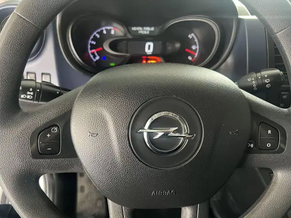 Opel Vivaro 2018 - 22600 EUR, 131722 km - AUTO.MOTO.pt - 131722km - foto 19 de 24