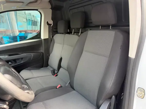 Citroën BERLINGO VAN XL 1.5 BLUE HDI 3 LUGARES 2019 - 13300 EUR, 157000 km - AUTO.MOTO.pt - 157000km - foto 7 de 8