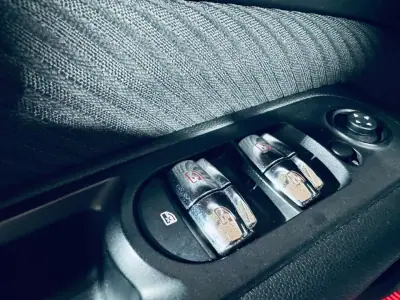 MINI Clubman 2018 - 15990 EUR, 99835 km - AUTO.MOTO.pt - 99835km - foto 25 de 29