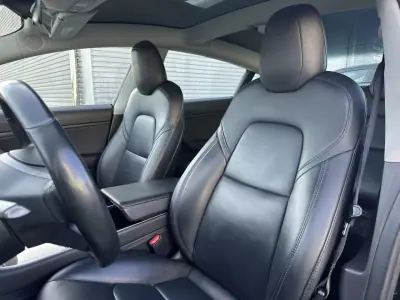Tesla Model 3 2019 - 19900 EUR, 270000 km - AUTO.MOTO.pt - 270000km - foto 30 de 53