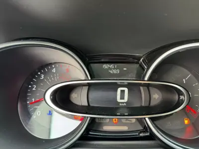 Renault Clio Sport Tourer 2019 - 12900 EUR, 191876 km - AUTO.MOTO.pt - 191876km - foto 3 de 18