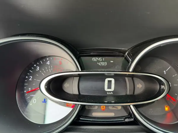 Renault Clio Sport Tourer 2019 - 11900 EUR, 191876 km - AUTO.MOTO.pt - 191876km - foto 3 de 18