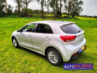 Kia Rio 2021 - 14450 EUR, 70980 km - AUTO.MOTO.pt - 70980km - foto 4 de 32