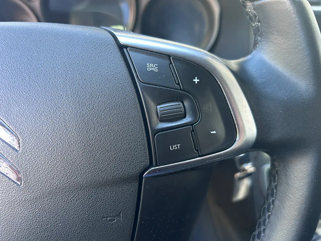 Citroën C4 2016 - 12900 EUR, 108000 km - AUTO.MOTO.pt - 108000km - foto 6 de 10