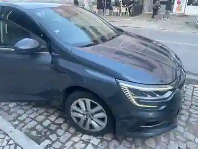Renault Mégane 2021 - 20000 EUR, 97000 km - AUTO.MOTO.pt - 97000km - foto 1 de 4