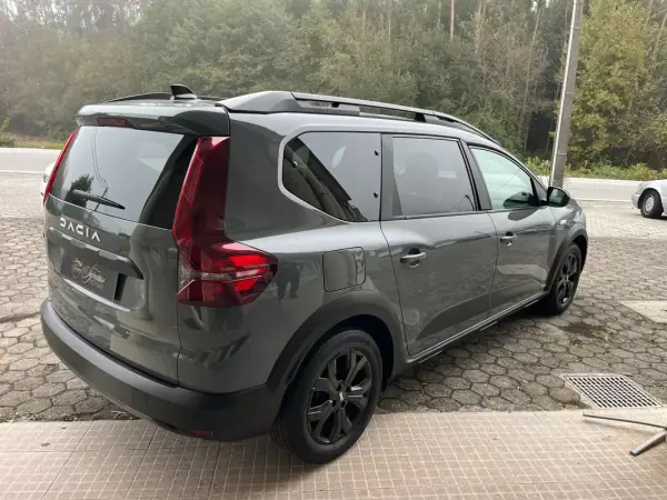 Dacia Jogger 2023 - 17900 EUR, 153000 km - AUTO.MOTO.pt - 153000km - foto 4 de 16