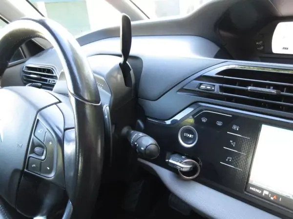 Citroën C4 Picasso 2017 - 13990 EUR, 169000 km - AUTO.MOTO.pt - 169000km - foto 29 de 45