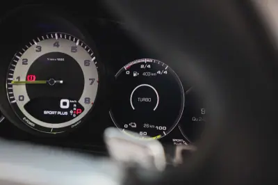 Porsche Panamera Sport Turismo 2019 - 69880 EUR, 97640 km - AUTO.MOTO.pt - 97640km - foto 52 de 71