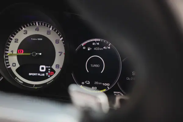 Porsche Panamera Sport Turismo 2019 - 67480 EUR, 97640 km - AUTO.MOTO.pt - 97640km - foto 52 de 71