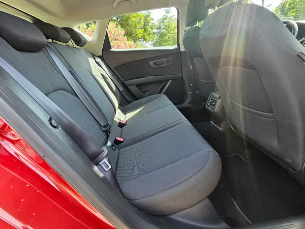 SEAT Leon 2015 - 9000 EUR, 104000 km - AUTO.MOTO.pt - 104000km - foto 5 de 14