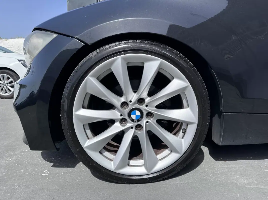 BMW 120 2010 - 9900 EUR, 240000 km - AUTO.MOTO.pt - 240000km - foto 15 de 45