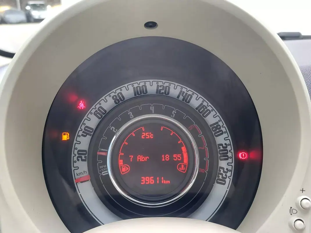 Fiat 500C 2017 - 14500 EUR, 39611 km - AUTO.MOTO.pt - 39611km - foto 14 de 26