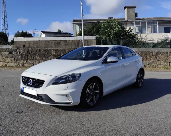 Volvo V40 2.0 D2 R-Design Momentum Geartronic 2016 Diesel