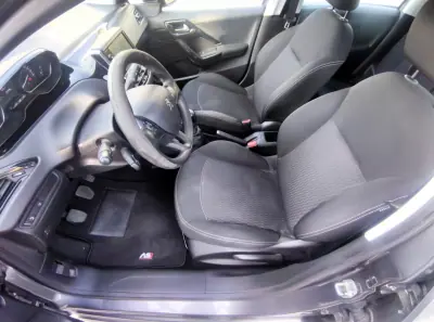 Peugeot 208 2019 - 8250 EUR, 213927 km - AUTO.MOTO.pt - 213927km - foto 15 de 22