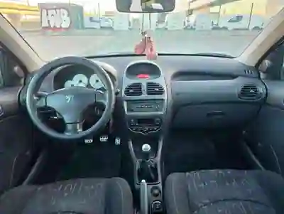Peugeot 206 2005 - 3500 EUR, 232000 km - AUTO.MOTO.pt - 232000km - foto 20 de 20