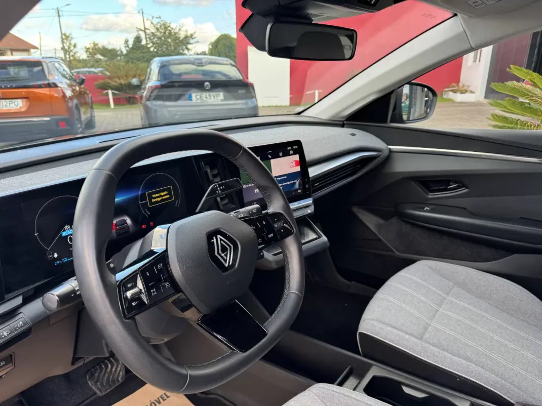 Renault Mégane E-Tech 2022 - 22500 EUR, 73000 km - AUTO.MOTO.pt - 73000km - foto 15 de 36