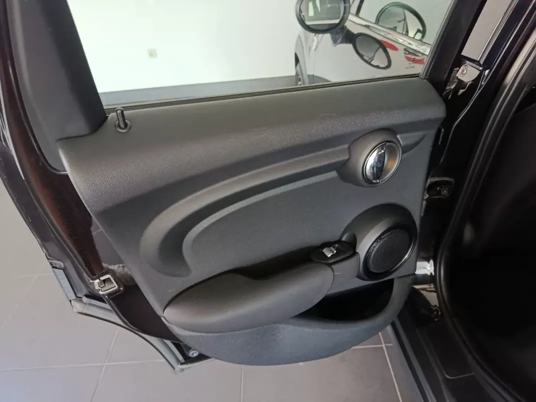 MINI Cooper 2019 - 16200 EUR, 80000 km - 80000km - foto 28 de 52