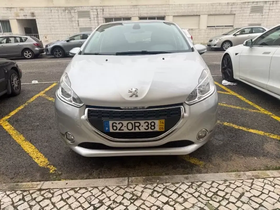 Peugeot 208 2014 - 7400 EUR, 116000 km - AUTO.MOTO.pt - 116000km - foto 8 de 26